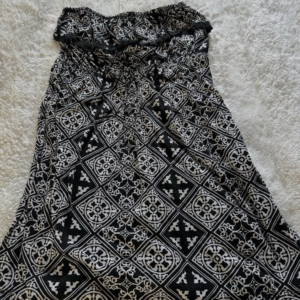 Black-and-white tube top dress — size large. Perfect for summer nights